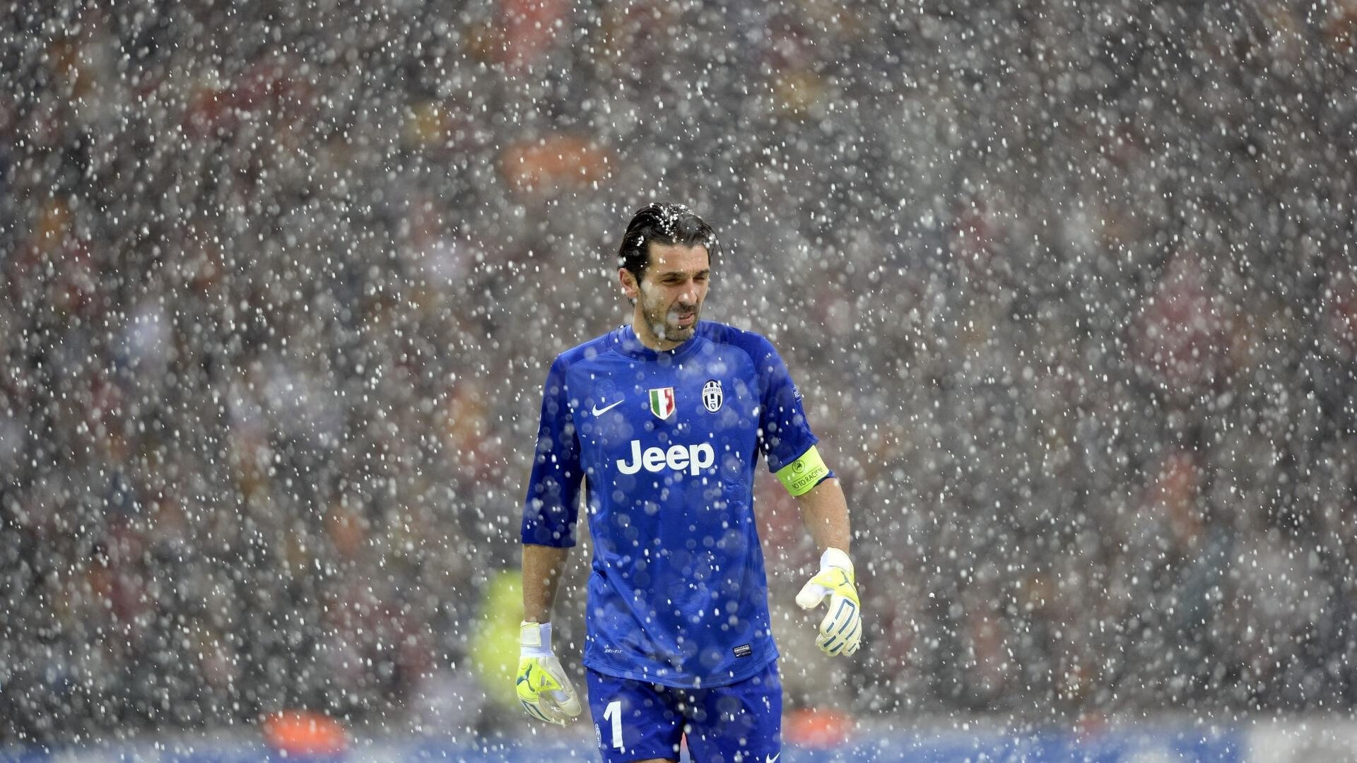 莱万多夫斯基迎来二十赛季高光表现，尤文图斯球迷沸腾！